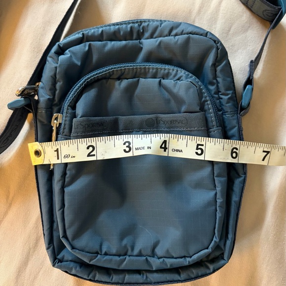 LeSportsac Blue Crossbody Bag NWOT - Picture 3 of 8